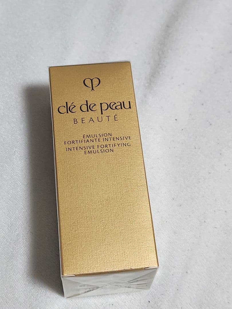 新品未使用 クレドポーボーテ エマルジョンアンタンシヴn レフィル 旧タイプ 試してみた】エマルションアンタンシヴn クレ・ド・ポー ボーテの効果